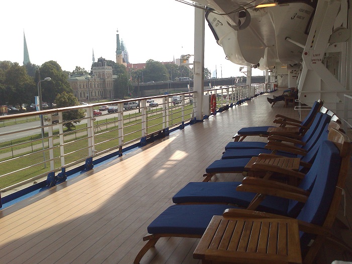 А можно и не выходить - весь город как на ладони с удобного лежака. Ocean Princess в порту Риги