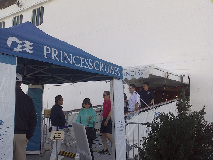 Агенты - на лайнер, а туристы - в город гулять