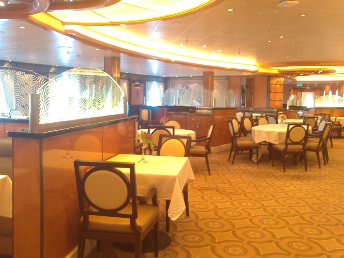 Один из ресторанов лайнера