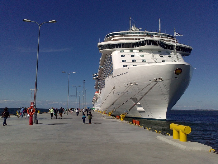 Оцените размер лайнера! Regal Princess и его пассадиры