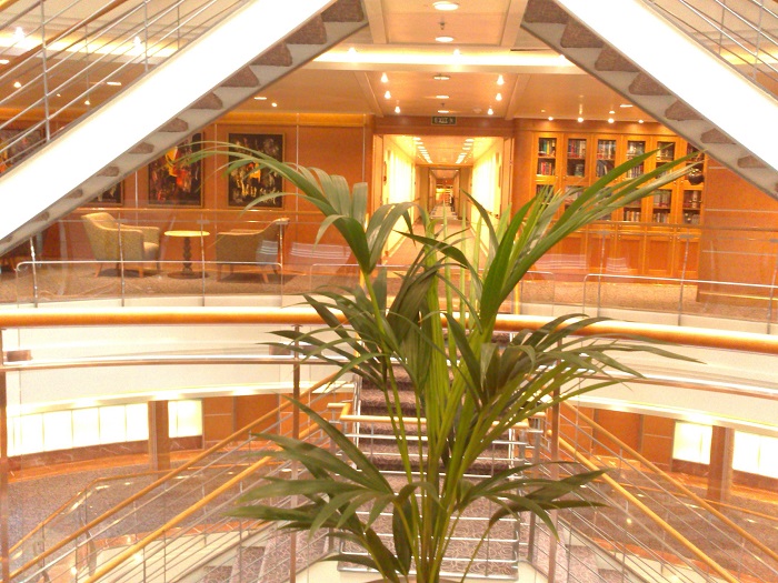 Неброская элегантность лайнера Seven Seas Voyager 6*.