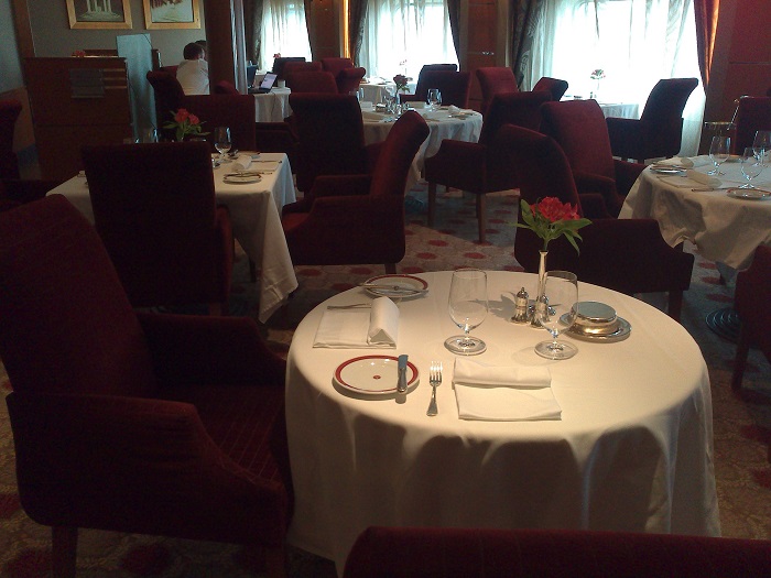 Романтический ужин при свечах? Конечно.