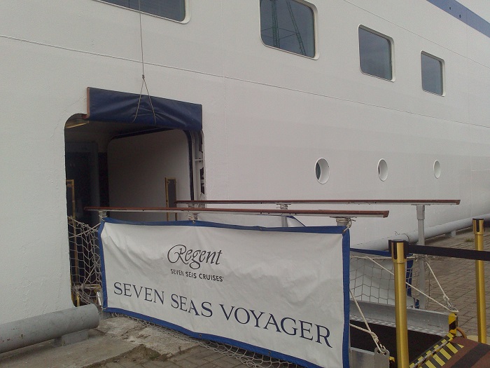 Вход на лайнер.